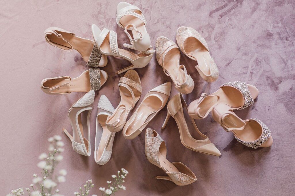 chaussures nudes argentées